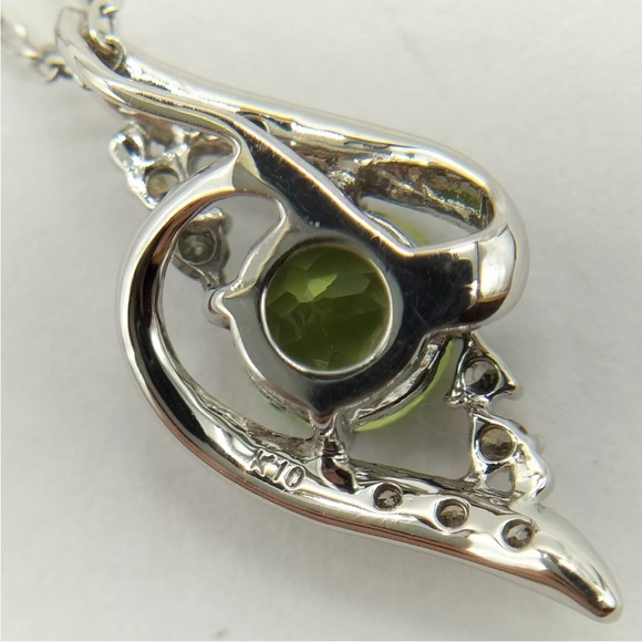 Stunning Peridot with Diamonds and white gold chain - Picture 9 of 12